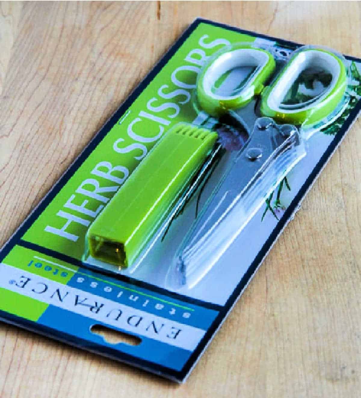 Using Kitchen Herb Scissors: Tips and Tricks for Home Cooks