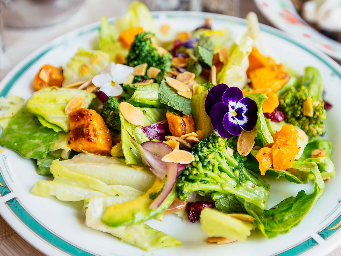 From Garden to Plate: 15 Edible Flowers You Should Try Now