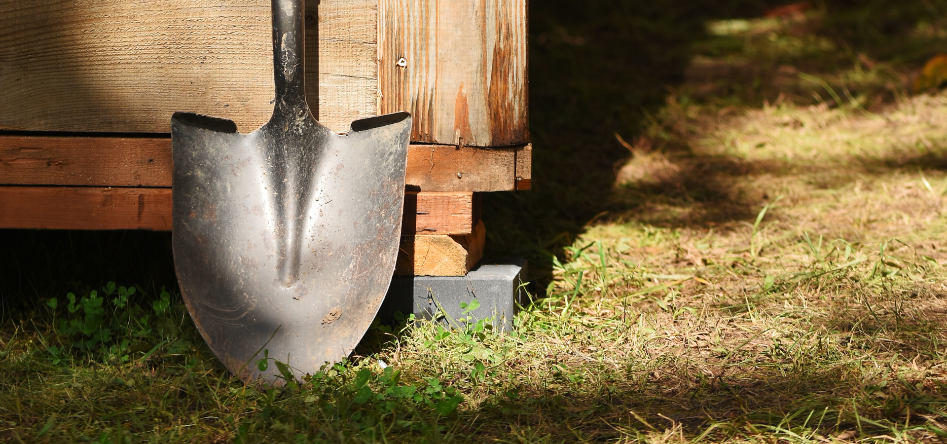Using a Border Spade Shovel: A Simple Guide