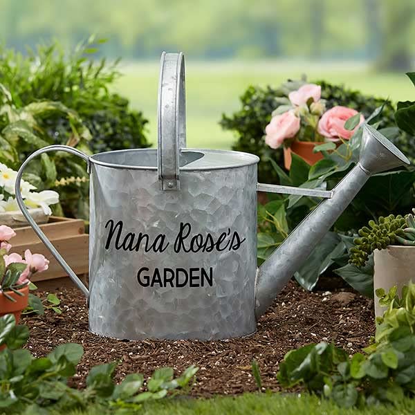 Monogrammed watering can: The perfect gift for every gardener!