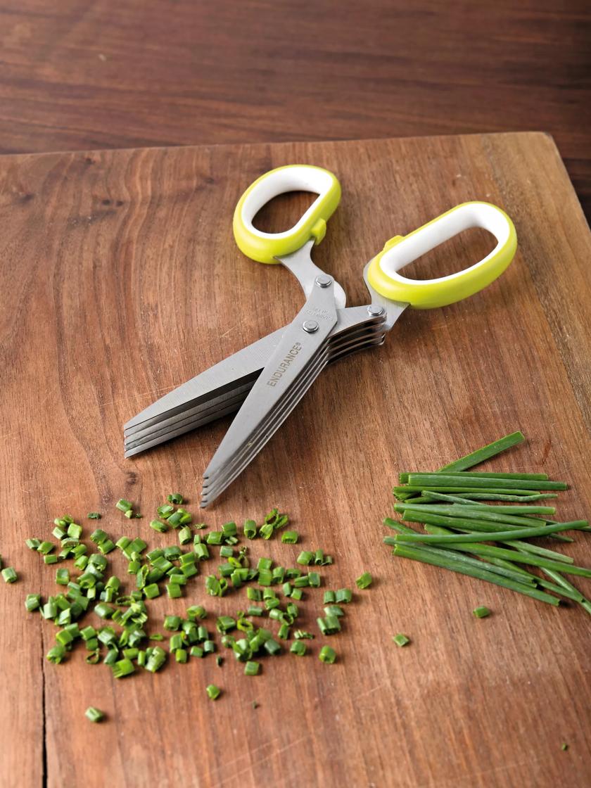 Five Blade Herb Scissors: The Best Way to Chop Herbs Quickly and Easily!