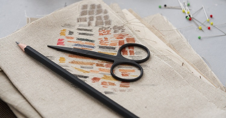 Choosing Embroidery Scissors: Tips for Sharp, Precise Cuts.