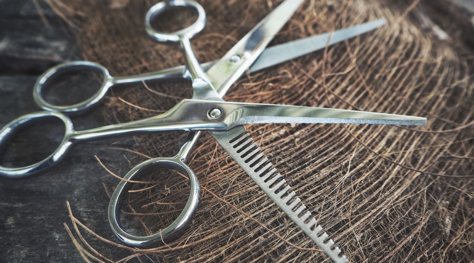 What are serrated hair scissors? (Simple guide for beginners and pros!)