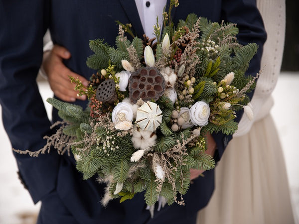 What rustic winter wedding flowers are trending now? See the top picks florists recommend this season.
