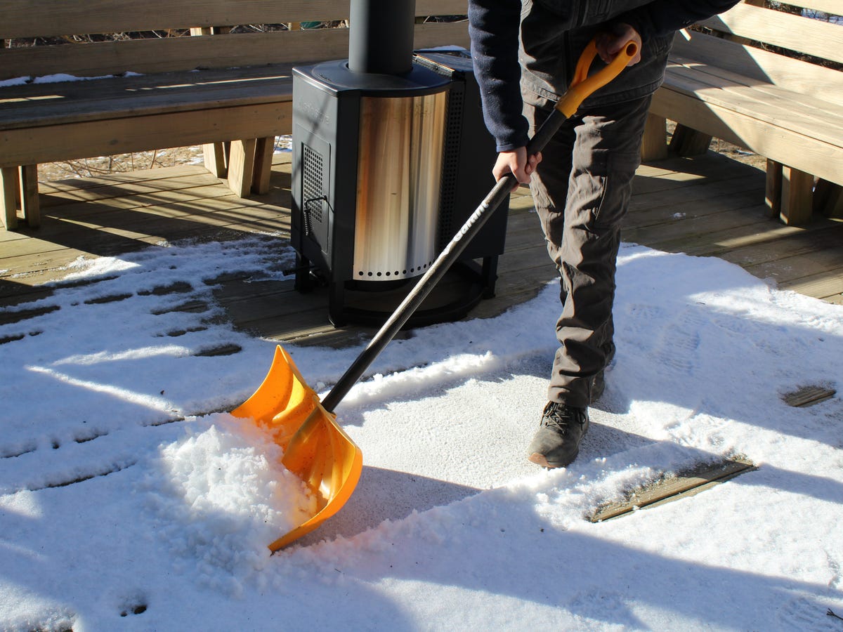 Tired of hard work? Discover these great snow shovel alternatives that make snow removal easy.