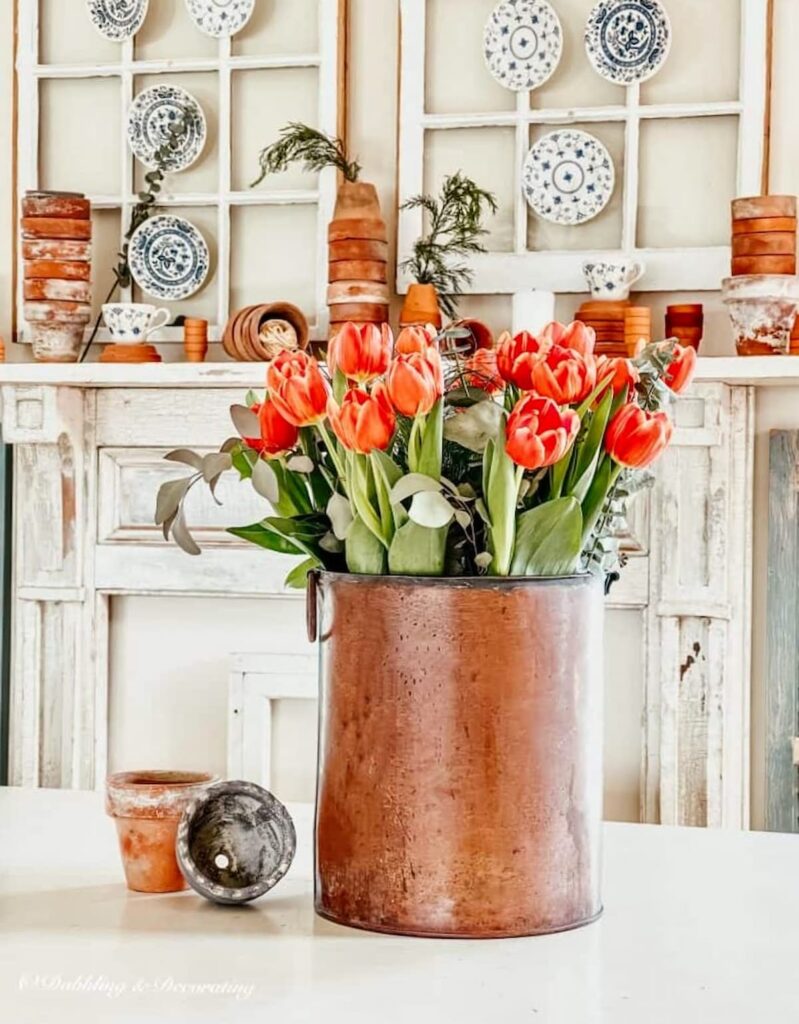 Decorate with terracotta pot on stand: Ideas & tips
