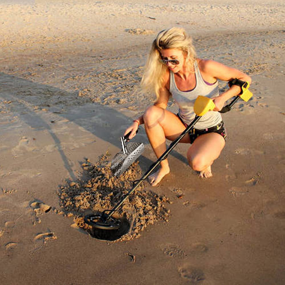 Which sand shovel for metal detecting is best? (See top picks for beach hunting)