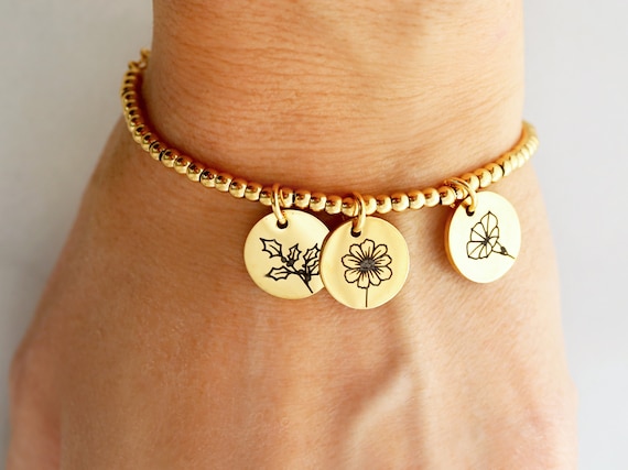 Why is a flowers bracelet a great gift idea? (Discover 5 reasons they are so lovely and thoughtful)