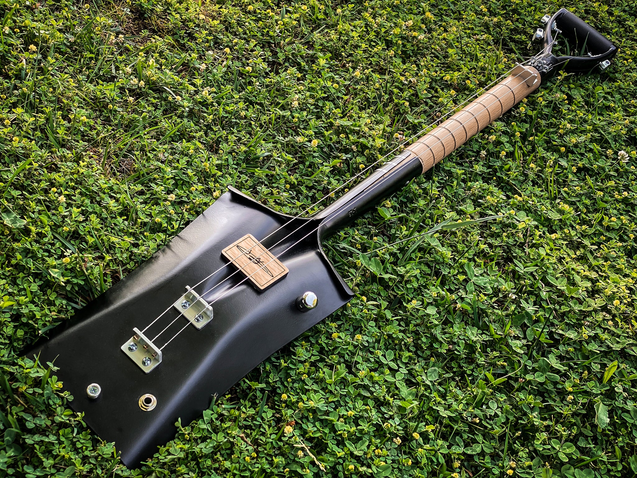 Best shovel guitar for sale (discover cool, playable art pieces from talented custom builders)