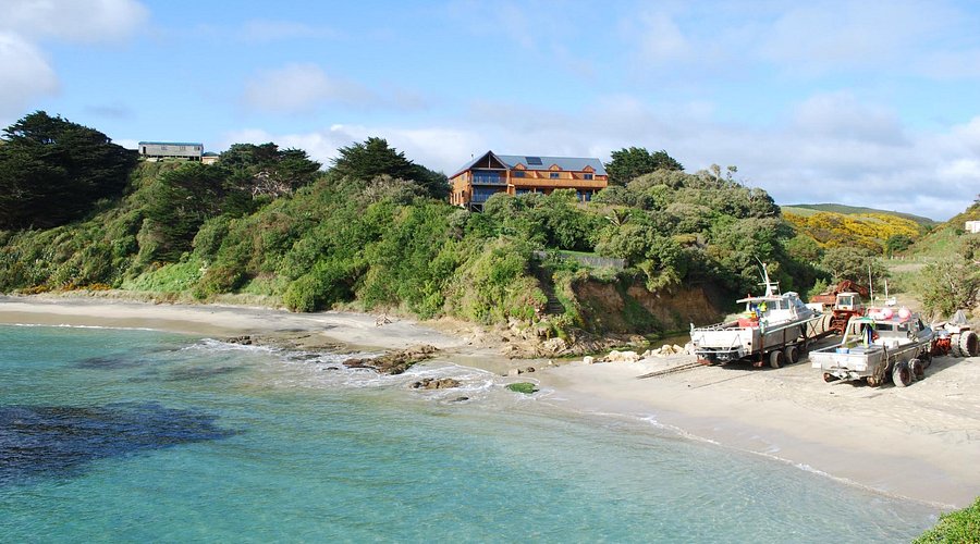 Flowerpot Bay Lodge: Your Island Getaway Awaits