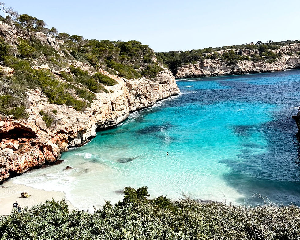 Need to know the Mallorca water temperature before you travel? See our up to date forecast and pack smart!
