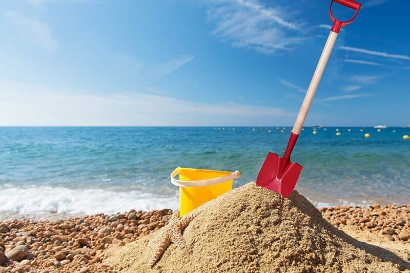 Picking the best beach shovel made easy (Your simple guide to the perfect one for sunny beach days)