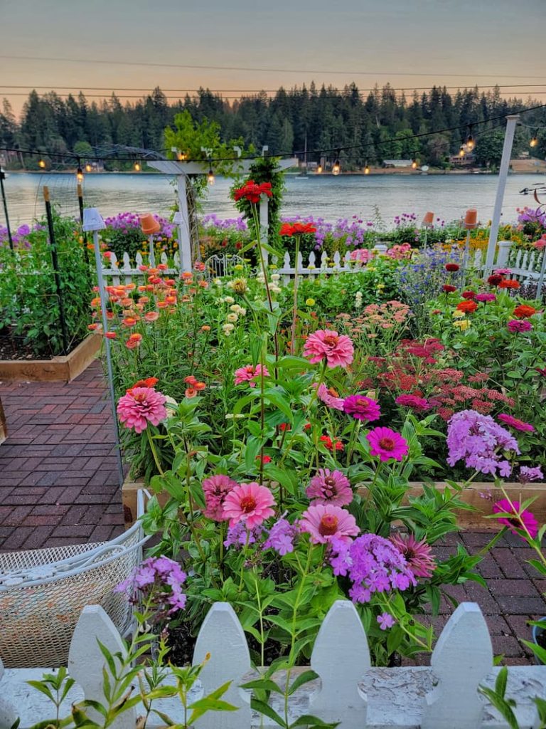 Want a blooming garden full of flowers? Get the right floral gardening tools for easy success this year.