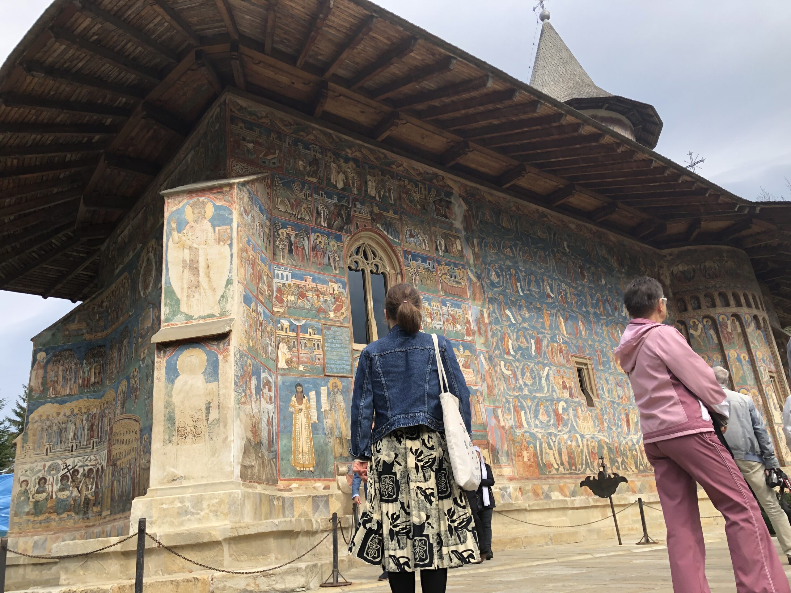 How warm is romania temperature in april usually? (Learn what clothes you should pack.)